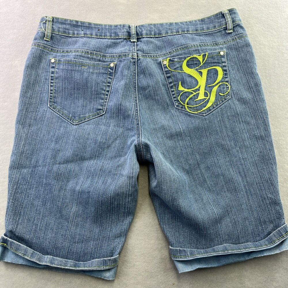 SouthPole Denim Embroidered Bermuda Shorts Sz 18 Womens VTG Y2K Mid Rise